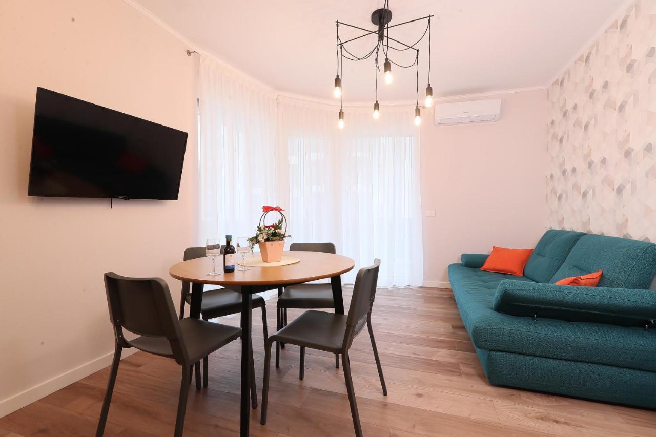 Julia'S Apartment 오라데아 외부 사진